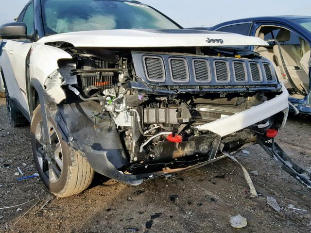 3C4NJDDB3HT635282 - 2017 JEEP COMPASS TR WHITE photo 9