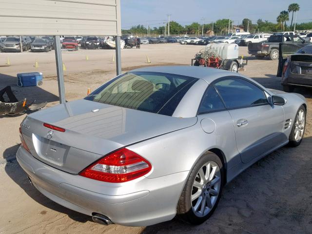 WDBSK71F17F134066 - 2007 MERCEDES-BENZ SL 550 SILVER photo 4