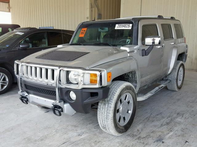 5GTEN13E498108116 - 2009 HUMMER H3 GRAY photo 2