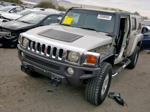 5GTDN136X68281266 - 2006 HUMMER H3 SILVER photo 2