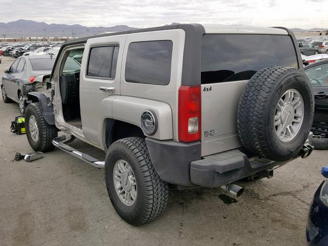 5GTDN136X68281266 - 2006 HUMMER H3 SILVER photo 3