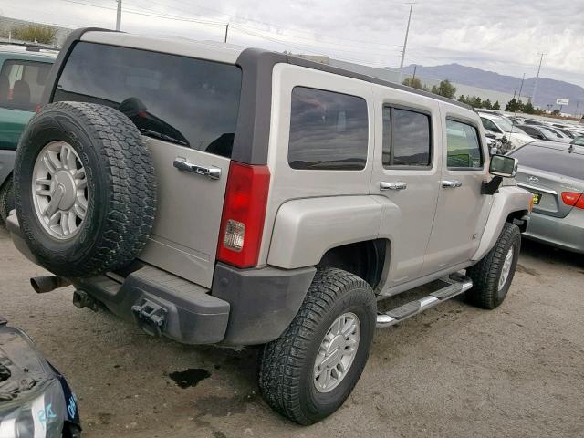 5GTDN136X68281266 - 2006 HUMMER H3 SILVER photo 4