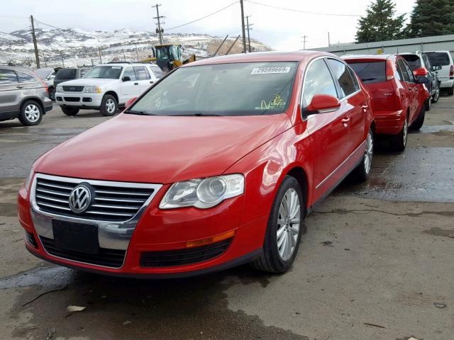 WVWAK73C68E193380 - 2008 VOLKSWAGEN PASSAT KOM RED photo 2