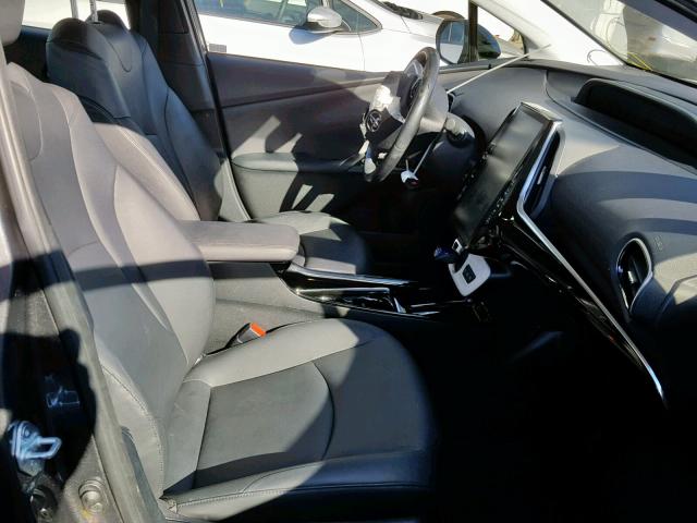 JTDKARFP0H3013162 - 2017 TOYOTA PRIUS PRIM ნაცრისფერი ფოტო 5