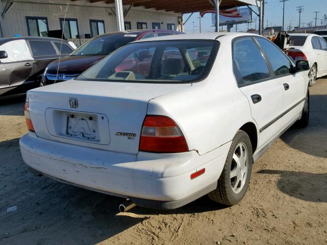 1HGCD5625SA136937 - 1995 HONDA ACCORD DX WHITE photo 4