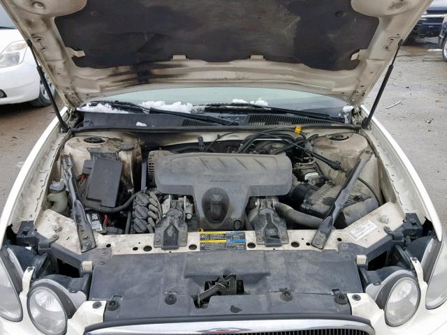 2G4WD582871192361 - 2007 BUICK LACROSSE C WHITE photo 7