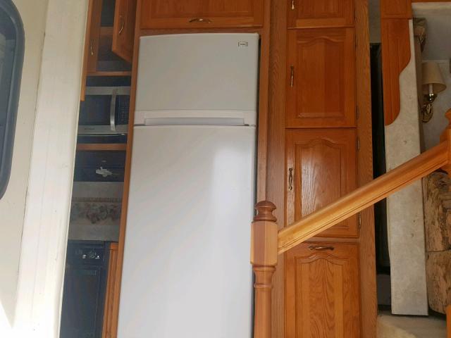 4YDF3652434504432 - 2003 KEYSTONE MONTANA WHITE photo 8