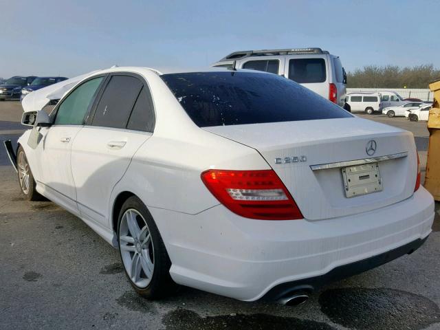 WDDGF4HB0EG210550 - 2014 MERCEDES-BENZ C 250 WHITE photo 3