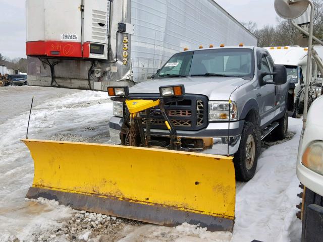 1FTWX31586EB32033 - 2006 FORD F350 SRW S SILVER photo 2