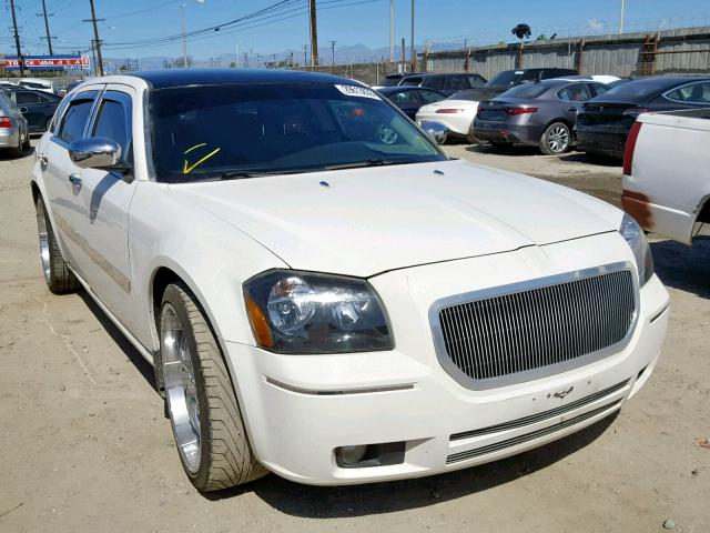 2D4FV47T66H358813 - 2006 DODGE MAGNUM SE WHITE photo 1