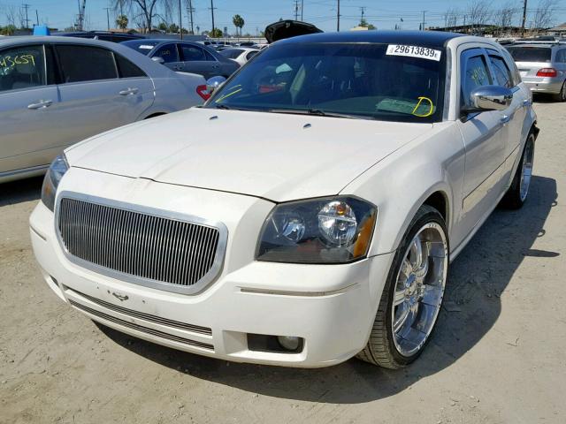 2D4FV47T66H358813 - 2006 DODGE MAGNUM SE WHITE photo 2