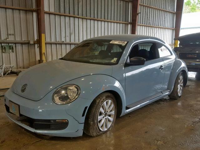 3VWF17AT8FM631624 - 2015 VOLKSWAGEN BEETLE 1.8 BLUE photo 2