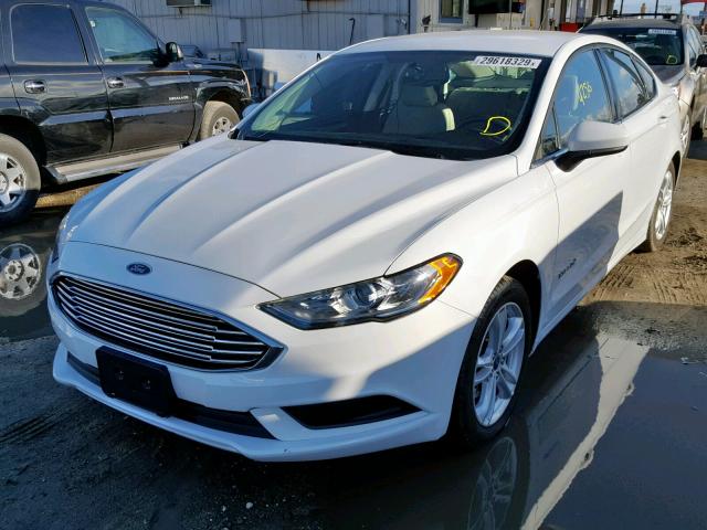 3FA6P0UU9JR214186 - 2018 FORD FUSION S H WHITE photo 2