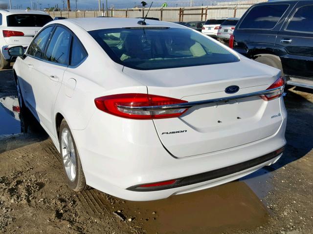 3FA6P0UU9JR214186 - 2018 FORD FUSION S H WHITE photo 3