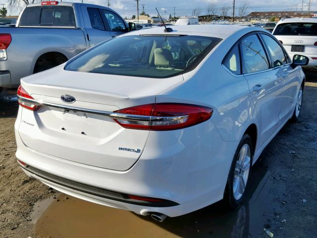 3FA6P0UU9JR214186 - 2018 FORD FUSION S H WHITE photo 4