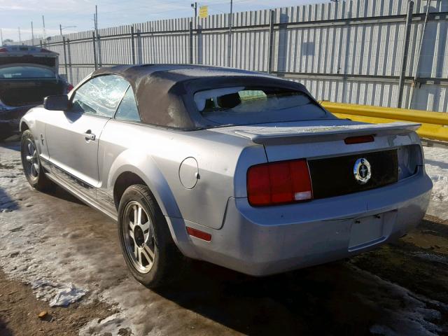 1ZVFT84N375300504 - 2007 FORD MUSTANG SILVER photo 3