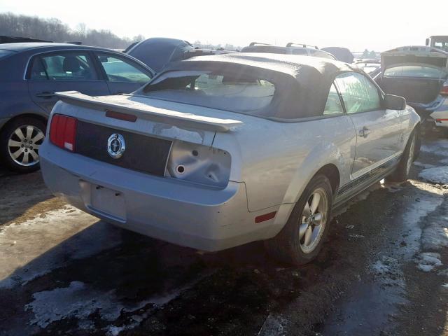 1ZVFT84N375300504 - 2007 FORD MUSTANG SILVER photo 4