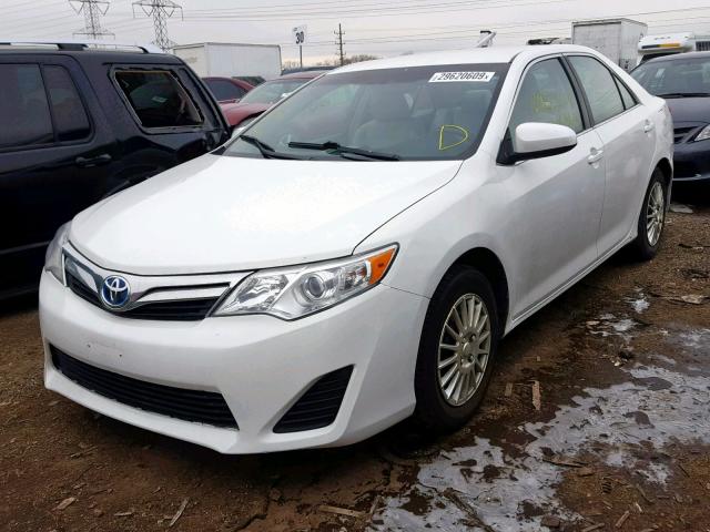 4T1BD1FK9CU005203 - 2012 TOYOTA CAMRY HYBR WHITE photo 2