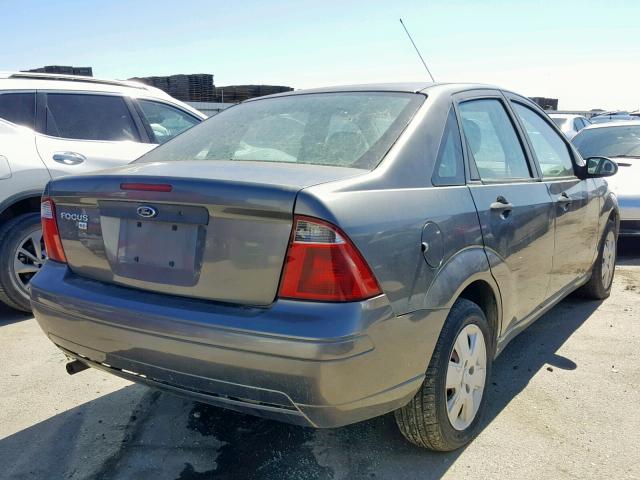 1FAHP34N97W345160 - 2007 FORD FOCUS ZX4 CHARCOAL photo 4