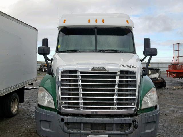 1FUBGKBGXBLBB6874 - 2011 FREIGHTLINER CASCADIA 1 TWO TONE photo 9