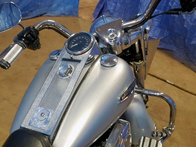 1HD1FRW164Y702756 - 2004 HARLEY-DAVIDSON FLHRCI SILVER photo 5