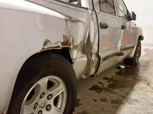 1D7HE48NX5S320942 - 2005 DODGE DAKOTA QUA GRAY photo 9