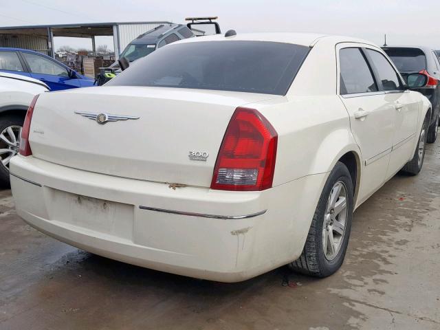 2C3KA53GX6H125642 - 2006 CHRYSLER 300 TOURIN CREAM photo 4