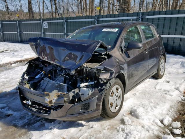 1G1JB6SHXD4218037 - 2013 CHEVROLET SONIC LS 黑色 照片 2