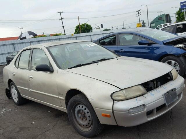 1N4BU31F8PC129717 - 1993 NISSAN ALTIMA XE SILVER photo 1