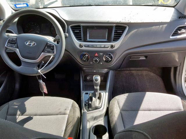 3KPC24A30KE069725 - 2019 HYUNDAI ACCENT SE SILVER photo 9