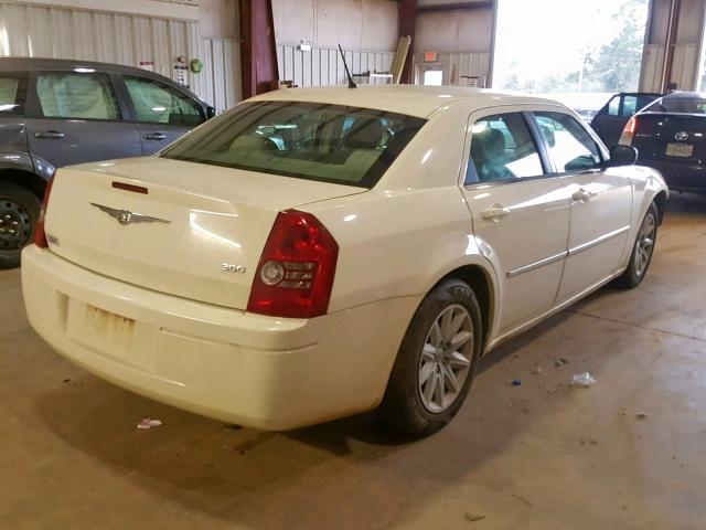 2C3KA43R38H244390 - 2008 CHRYSLER 300 LX BEIGE photo 4