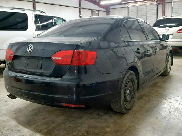 3VW2K7AJ6EM362970 - 2014 VOLKSWAGEN JETTA BASE BLACK photo 4