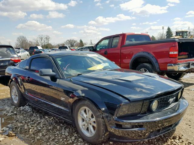 1ZVFT82H675266281 - 2007 FORD MUSTANG GT BLACK photo 1