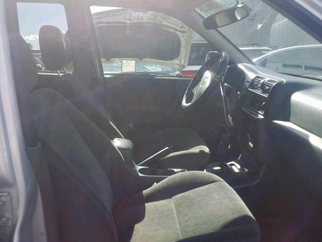 4S6CK58W024403388 - 2002 HONDA PASSPORT E 银色 照片 5