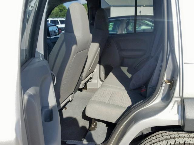 1J4GK38K85W718510 - 2005 JEEP LIBERTY RE SILVER photo 6