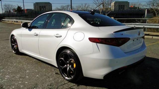 ZARFAEEN2J7593142 - 2018 ALFA ROMEO GIULIA TI WHITE photo 3