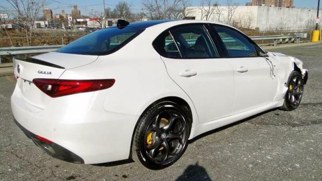 ZARFAEEN2J7593142 - 2018 ALFA ROMEO GIULIA TI WHITE photo 4