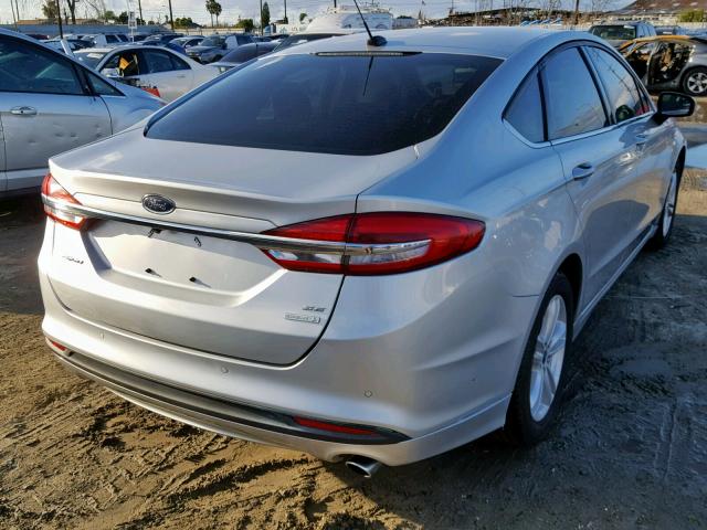 3FA6P0HD3JR204795 - 2018 FORD FUSION SE SILVER photo 4