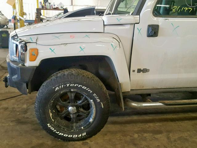 5GTDN136268186880 - 2006 HUMMER H3 WHITE photo 9