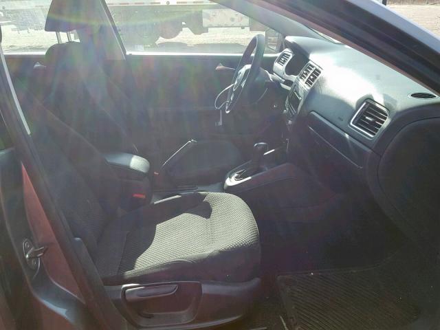 3VW2K7AJ8EM208440 - 2014 VOLKSWAGEN JETTA BASE GRAY photo 5
