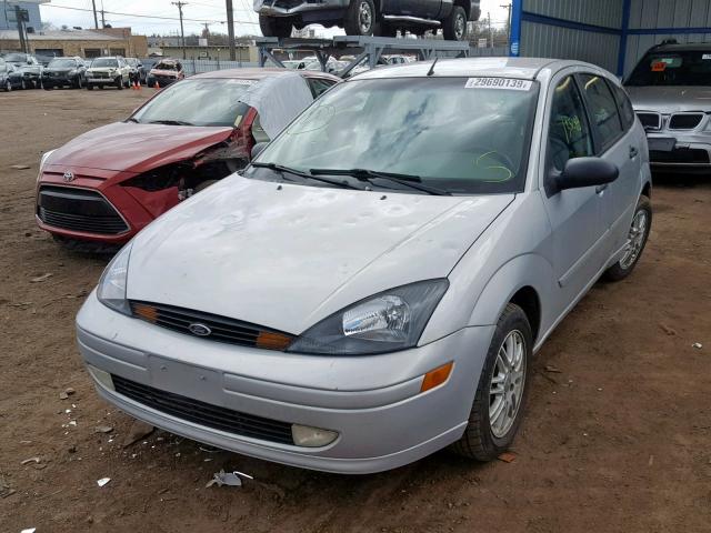 3FAFP37323R190160 - 2003 FORD FOCUS ZX5 SILVER photo 2