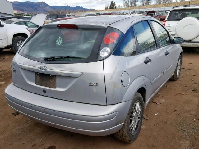 3FAFP37323R190160 - 2003 FORD FOCUS ZX5 SILVER photo 4