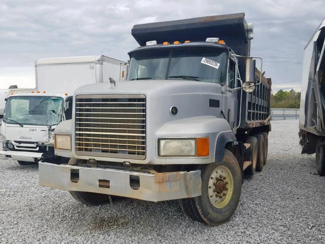 1M2AD09C0XW008169 - 1999 MACK 700 CL700 SILVER photo 2