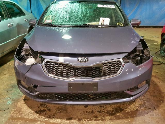 KNAFX4A80E5074141 - 2014 KIA FORTE EX BLUE photo 9