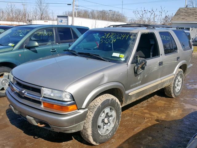 1GNDT13X33K175396 - 2003 CHEVROLET BLAZER GRAY photo 2