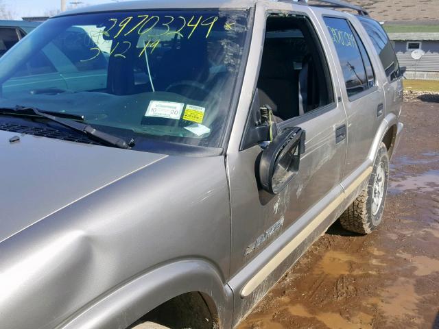 1GNDT13X33K175396 - 2003 CHEVROLET BLAZER GRAY photo 9