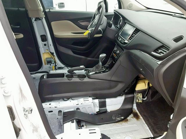 KL4CJASB5JB578707 - 2018 BUICK ENCORE PRE WHITE photo 5