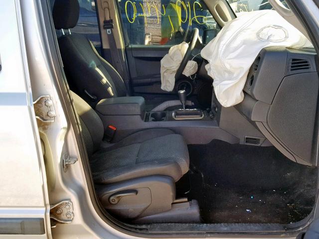 1J8HG48K98C114593 - 2008 JEEP COMMANDER 银色 照片 5