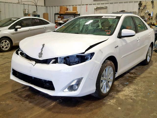 4T1BD1FK8DU076233 - 2013 TOYOTA CAMRY HYBR WHITE photo 2