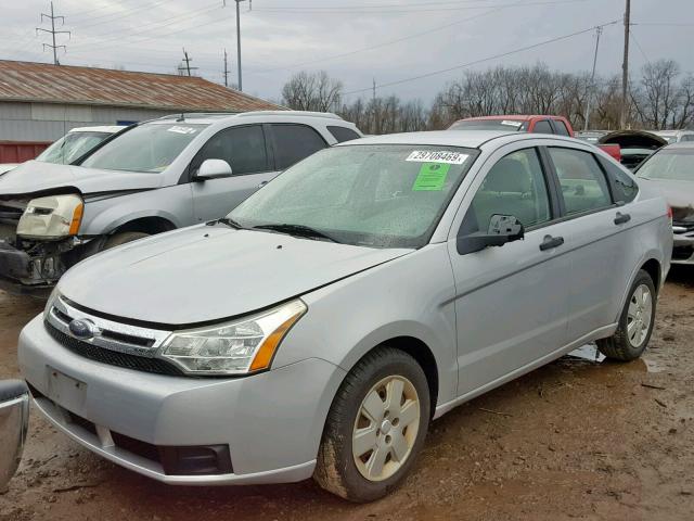 1FAHP34N58W282883 - 2008 FORD FOCUS S/SE SILVER photo 2